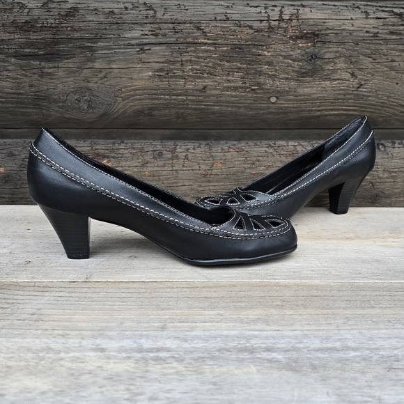 AEROSOLES Dolly Classic Minimalist Leather Cutout Details Comfort Heels 7M - Picture 5 of 15